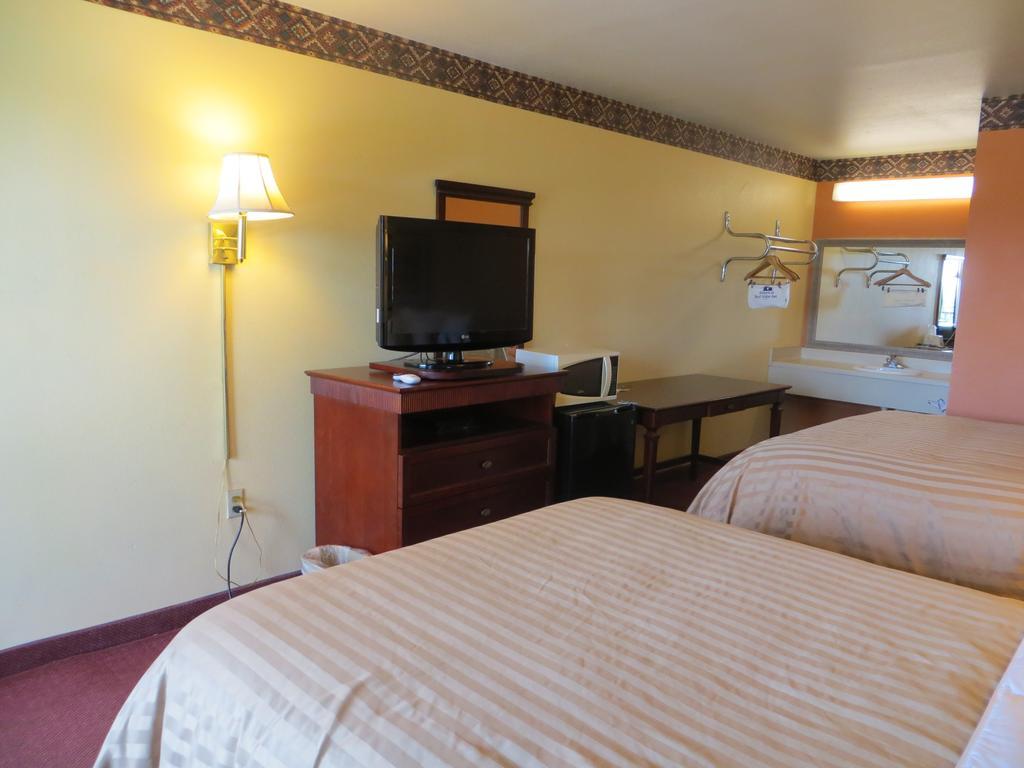 Americas Best Value Inn Ozark Exterior photo