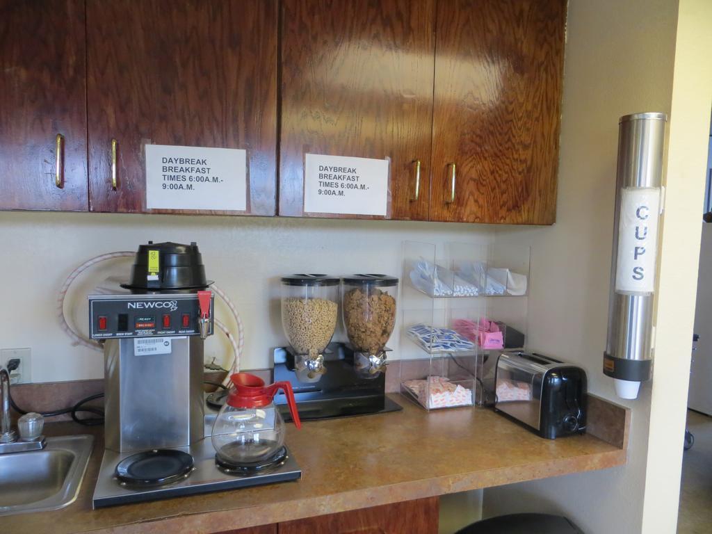 Americas Best Value Inn Ozark Exterior photo