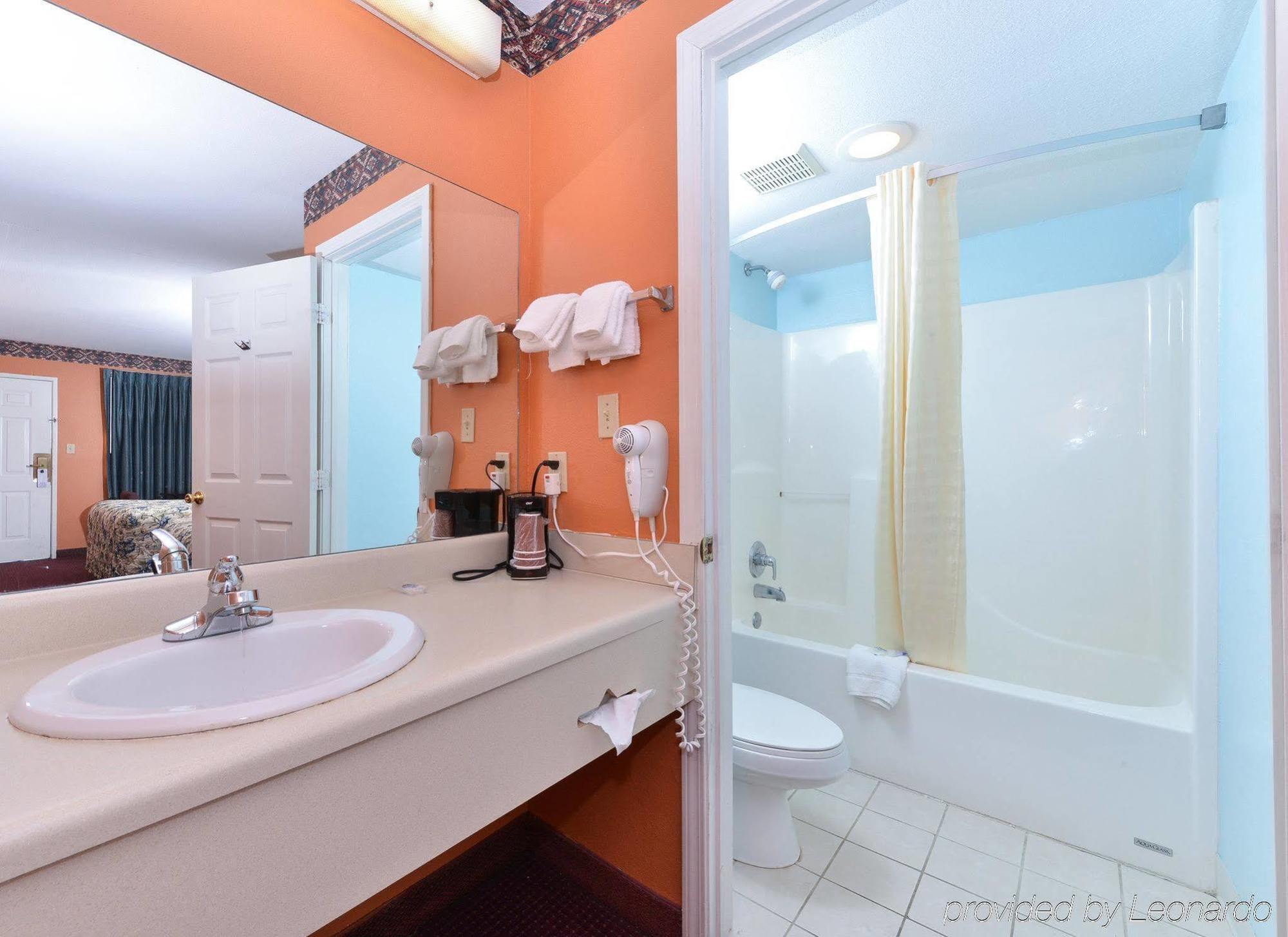 Americas Best Value Inn Ozark Exterior photo